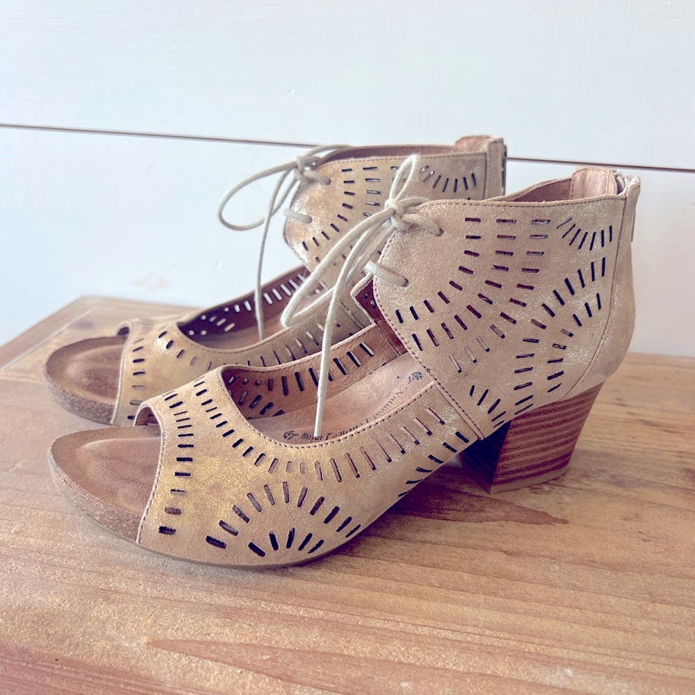 SOFFT size 8 1/2 Modesto peep toe